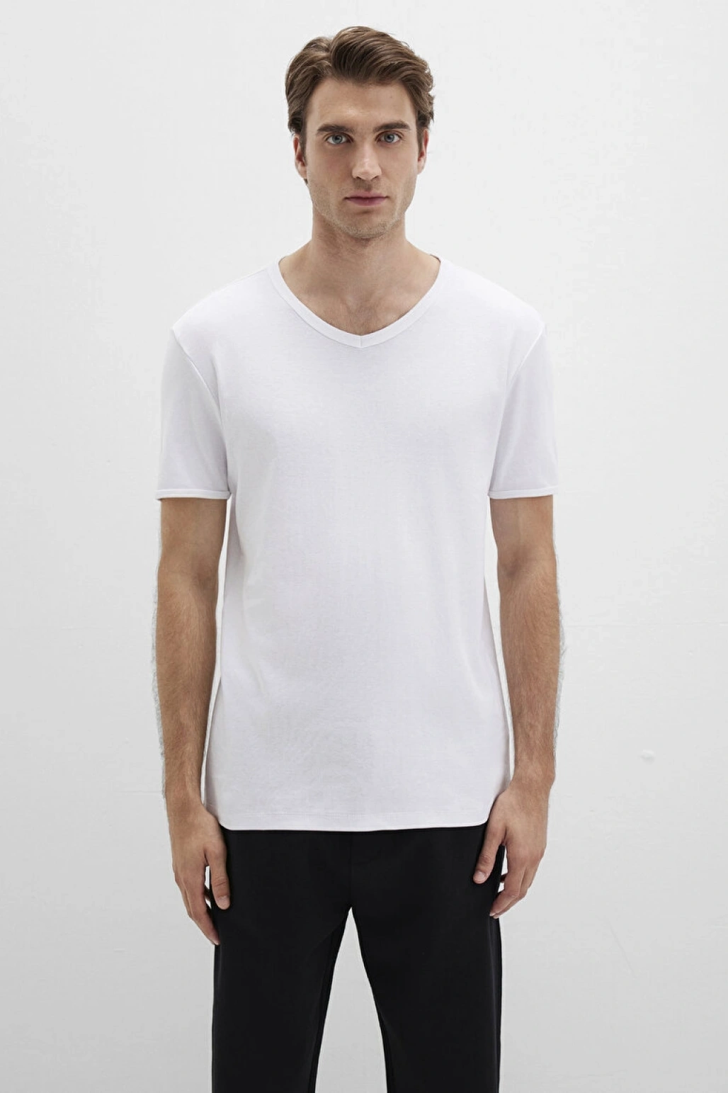 Ribana Detaylı V Yaka Beyaz Tişört