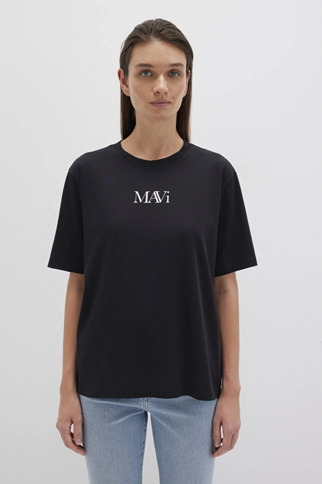 Mavi Logo Baskılı Siyah Tişört