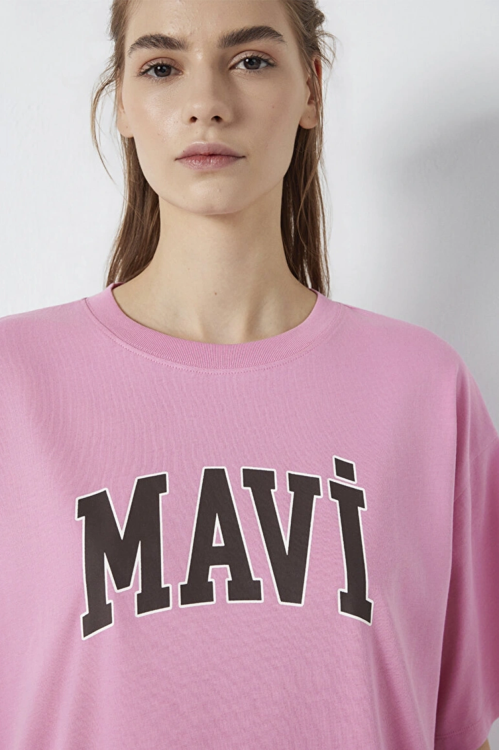 Mavi Logo Baskılı Pembe Tişört