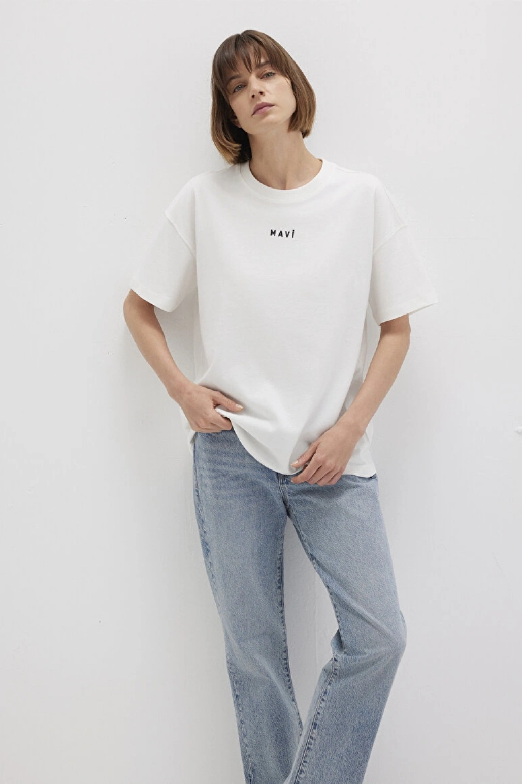 Mavi Logo Baskılı Beyaz Tişört