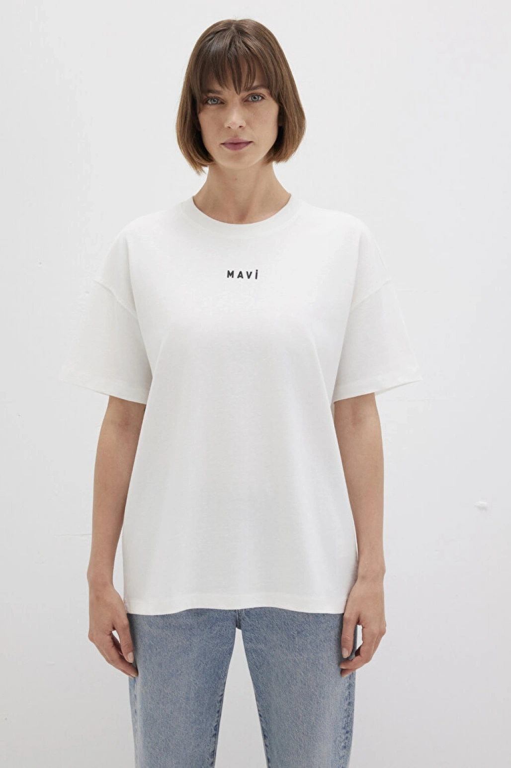 Mavi Logo Baskılı Beyaz Tişört