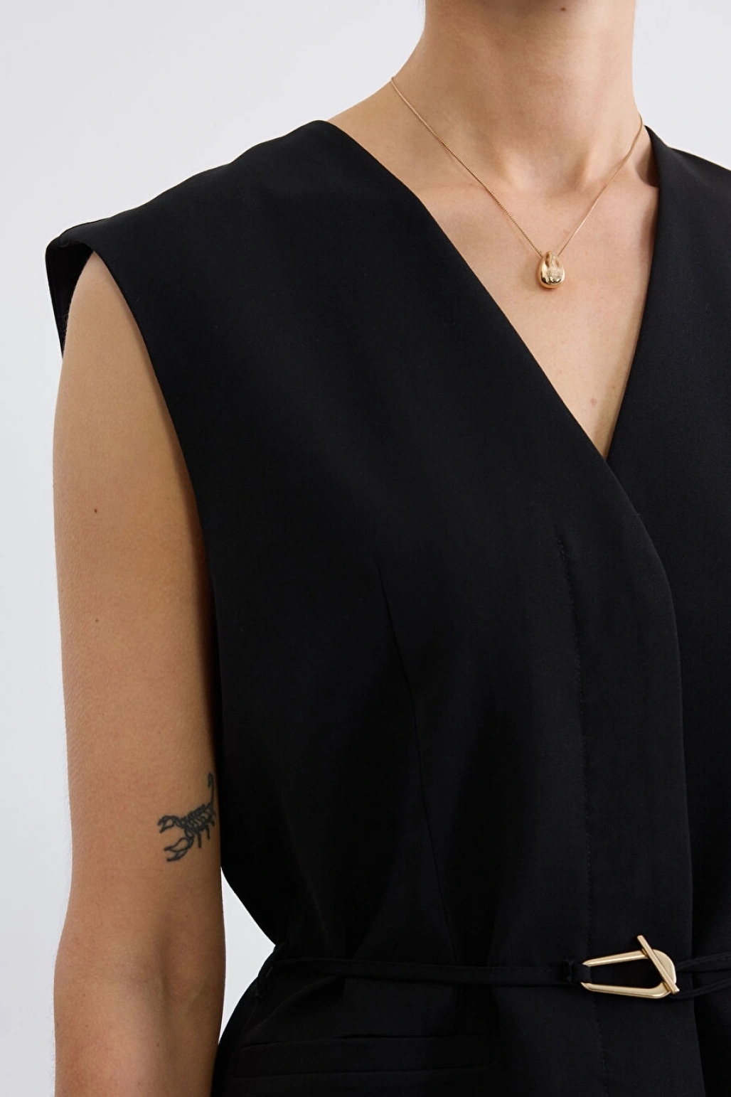 LCW STUDIO Siyah V Yaka Beli Kemerli Kadın Yelek