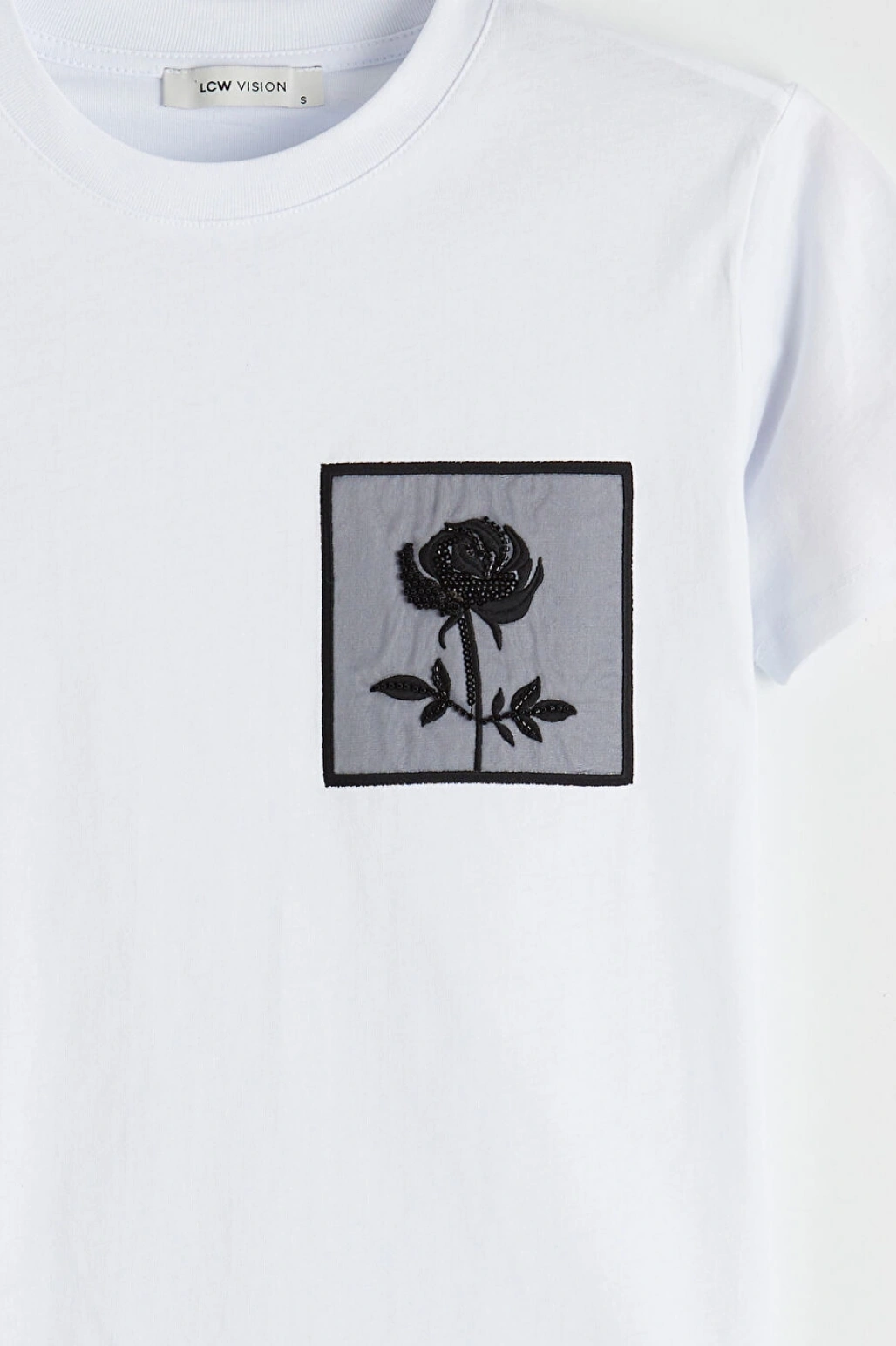 LCW Vision Beyaz Bisiklet Yaka Çiçekli Kadın Tişört