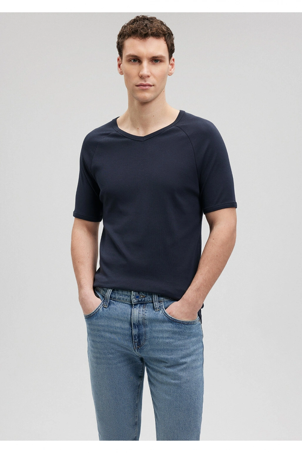 Mavi Ribana Detaylı V Yaka Lacivert Tişört Fitted / Vücuda Oturan Kesim