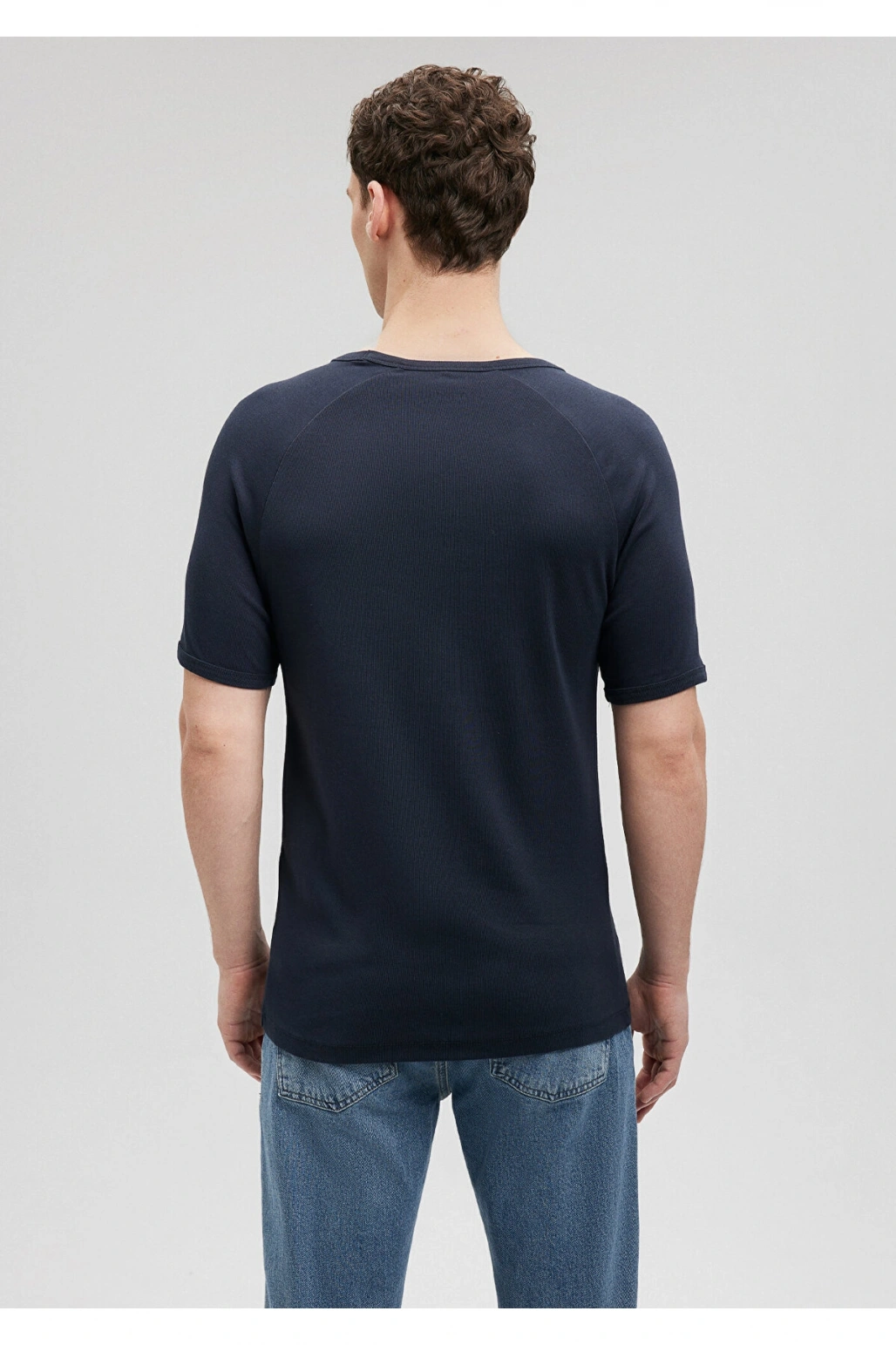 Mavi Ribana Detaylı V Yaka Lacivert Tişört Fitted / Vücuda Oturan Kesim