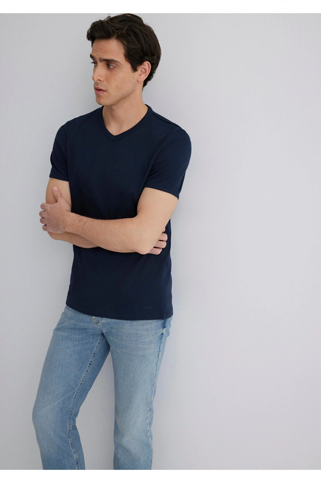 Mavi Ribana Detaylı V Yaka Lacivert Tişört Fitted / Vücuda Oturan Kesim