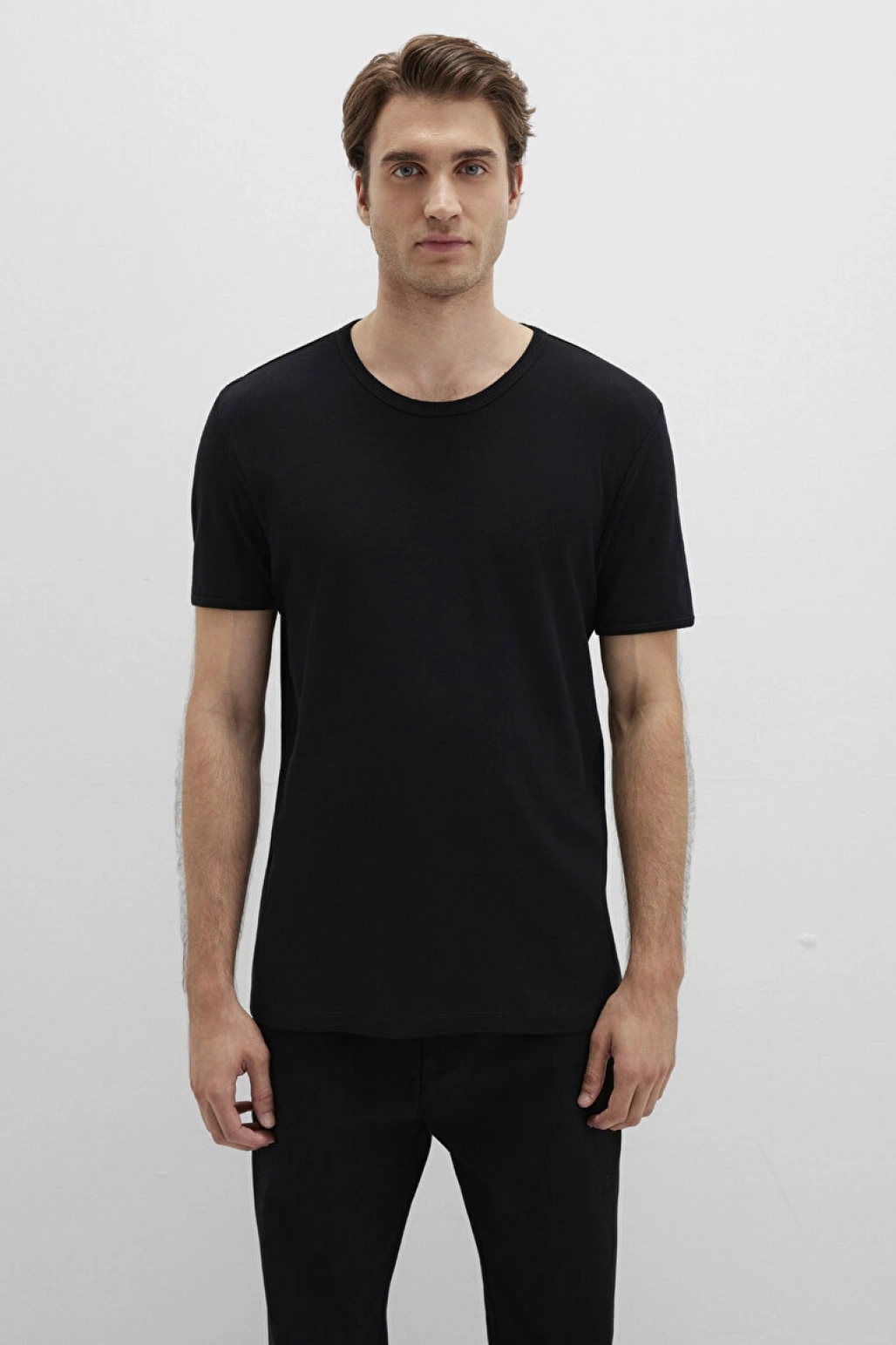 mavi Ribana Detaylı Siyah Tişört