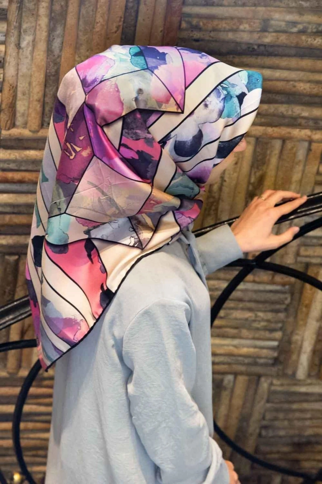 Vissona %100 Twill İpek Bahar Çiçekleri Desenli Lila - Su Yeşili Renkli 90x90 Eşarp Kenar Dikiş Şekli El Dik