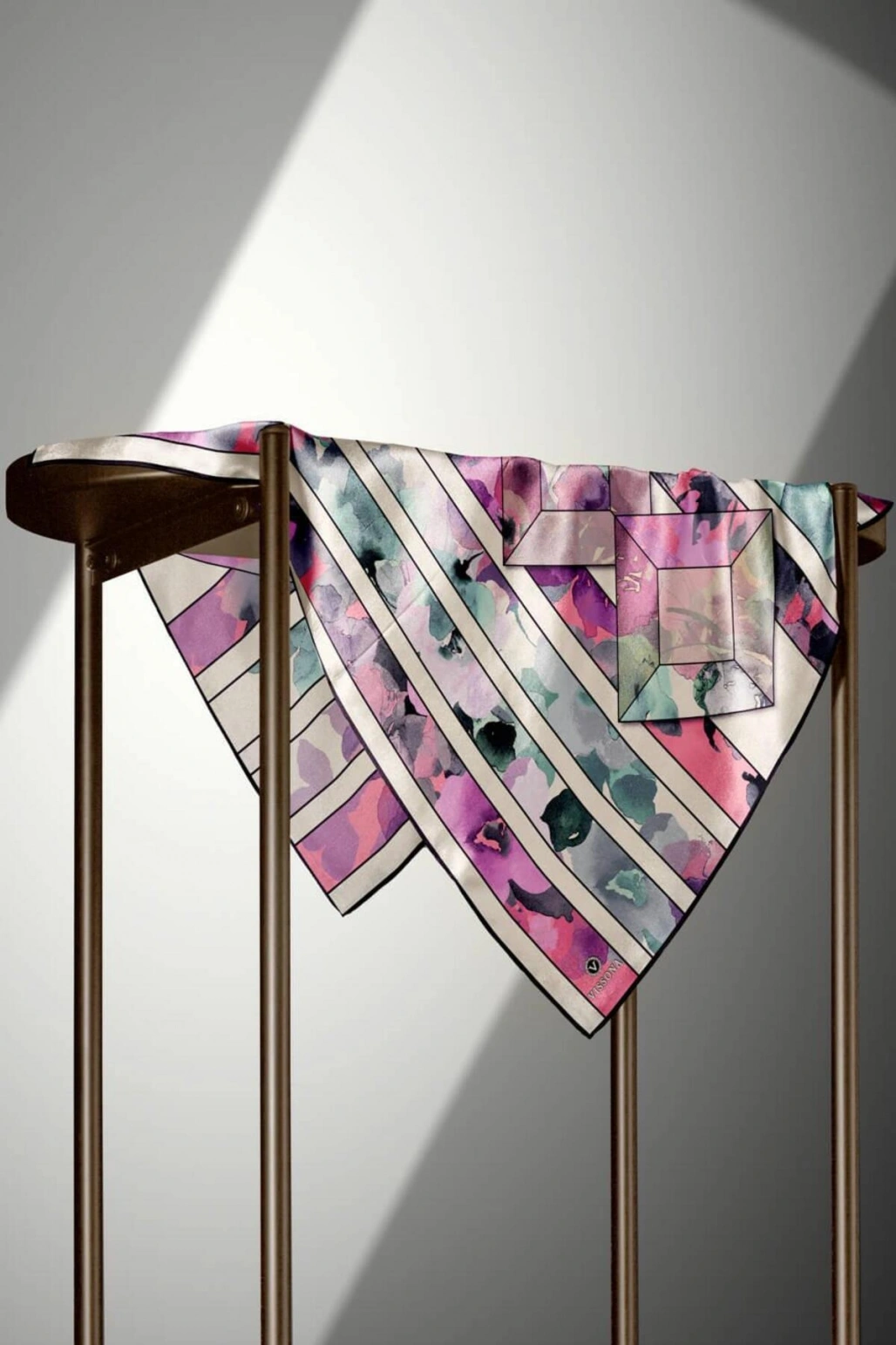 Vissona %100 Twill İpek Bahar Çiçekleri Desenli Lila - Su Yeşili Renkli 90x90 Eşarp Kenar Dikiş Şekli El Dik