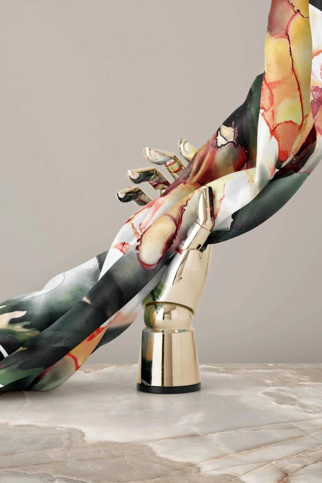 Vissona %100 Twill İpek Batik Çiçek Desenli Zümrüt Yeşili - Hardal Renkli 90x90 Eşarp Kenar Dikiş Şekli