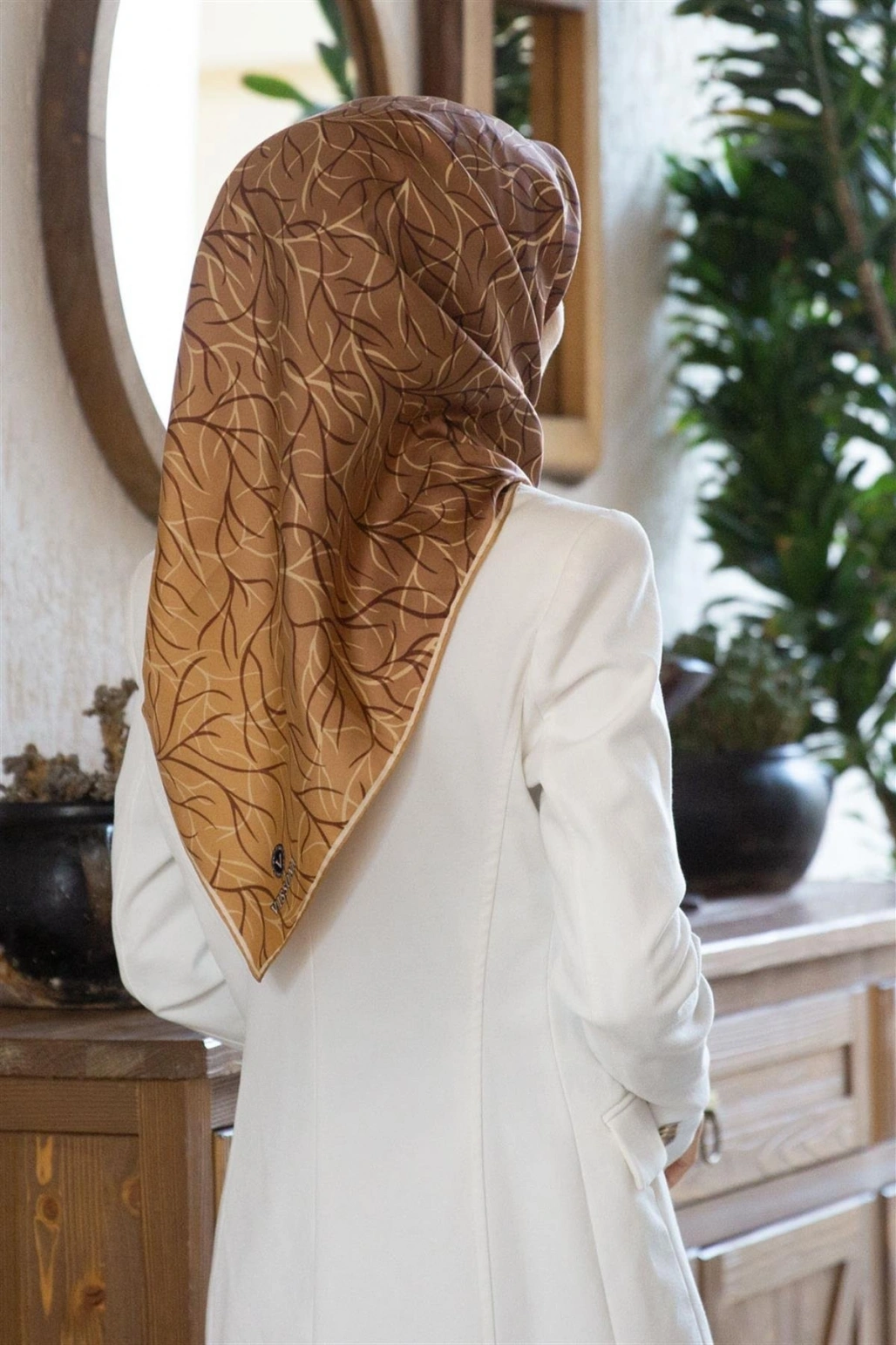 %100 Twill İpek Degrade Desenli Hardal Renkli 90x90 Eşarp Dikim Şekli : El Dikişi