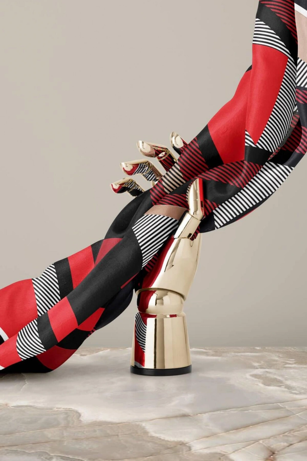 Vissona %100 Twill İpek Geometrik Desenli Bordo - Siyah Renkli 90x90 Eşarp Dikim Şekli : El Dikişi