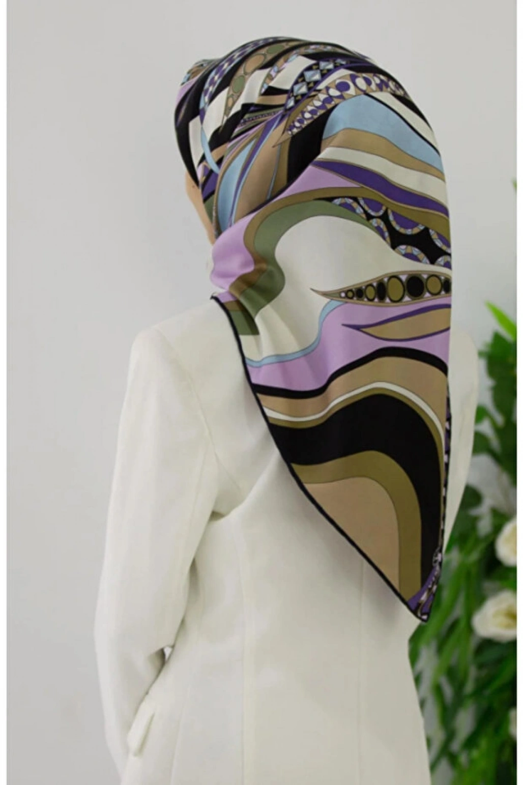 Vissona 100% Twill Etnik Yaprak Desenli Mor Renkli 90x90 Dikim Şekli : El Dikişi Eşarp