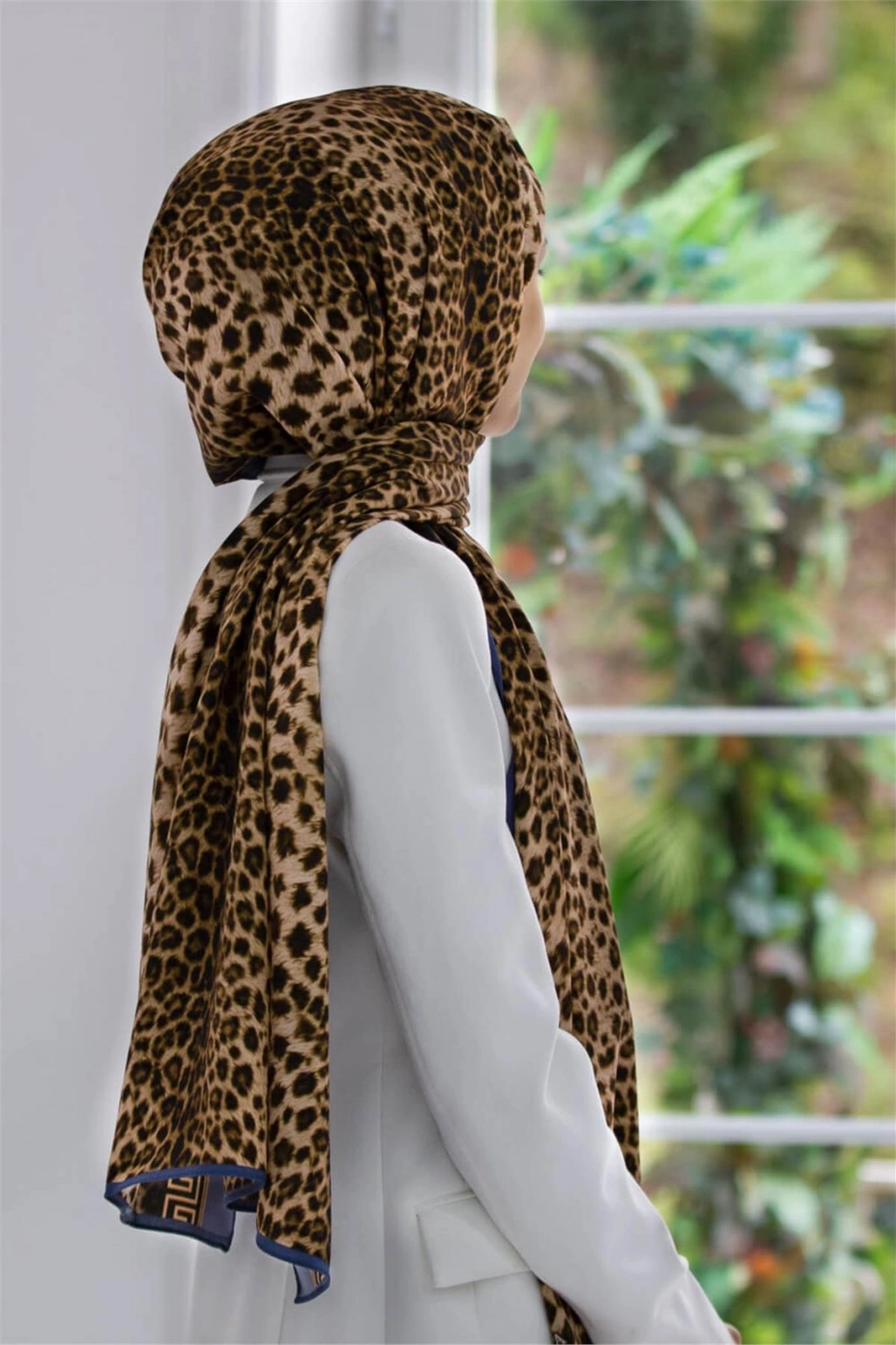 LÜKS MEDİNE BAROK BARDÜRLÜ LEOPAR DESENLİ HARDAL - İNDİGO RENKLİ 75X195 KIRIŞMAZ ŞAL MOSS KREP DİKİŞ