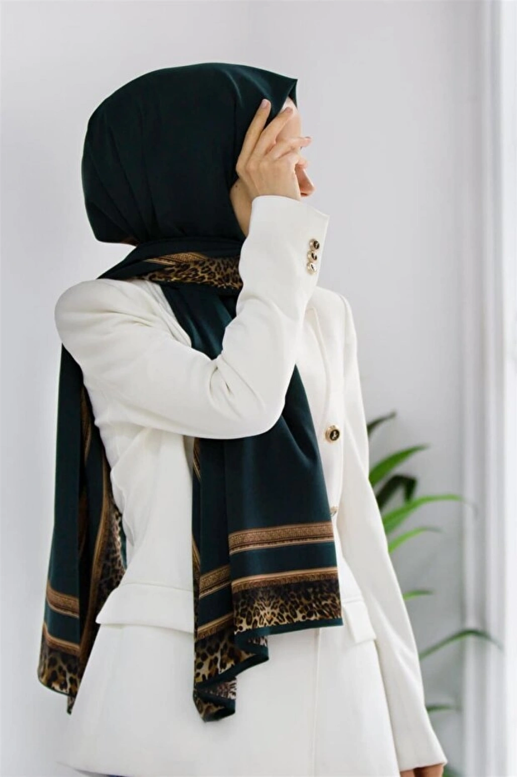 Vissona LÜKS MEDİNE İPEĞİ LEOPAR BORDÜR DESENLİ PETROL YEŞİLİ RENKLİ 75X195 KIRIŞMAZ ŞAL MOSS KREP DİKİŞ