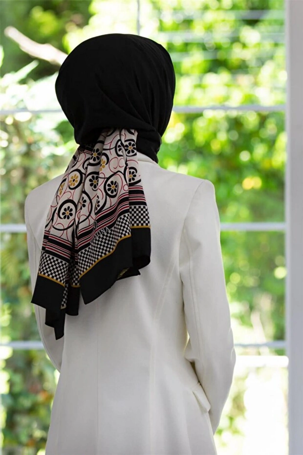 Vissona LÜKS MEDİNE İPEĞİ KENAR MOTİFİ ÇİÇEK DESENLİ SİYAH RENKLİ 75X195 KIRIŞMAZ ŞAL MOSS KREP DİKİŞ TİPİ İ