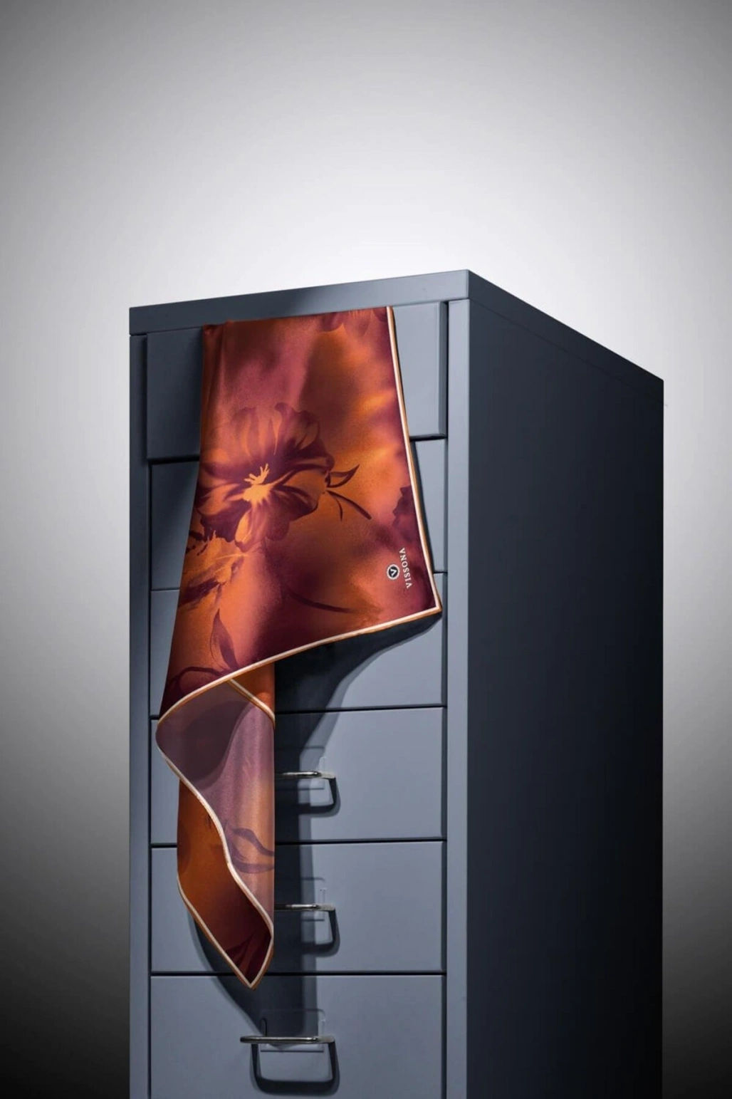 issona 100% Twill İpek Çiçek Desenli Taba Renkli 90x90 Dikim Şekli : El Dikişi Eşarp