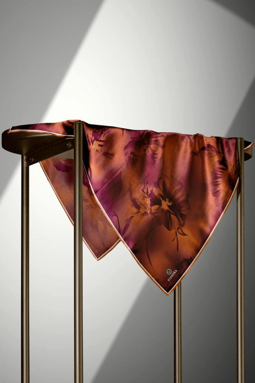 issona 100% Twill İpek Çiçek Desenli Taba Renkli 90x90 Dikim Şekli : El Dikişi Eşarp