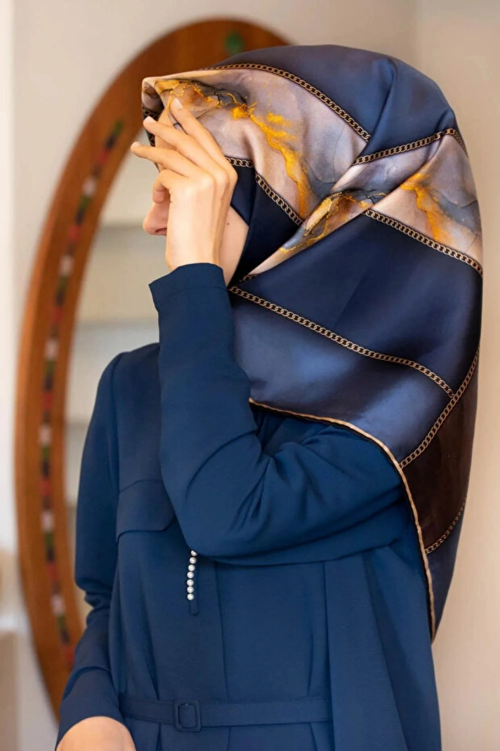 Vissona %100 Twill İpek Efektli Bant Desenli İndigo - Lacivert Renkli 90x90 Eşarp Dikim Şekli El Dikişi