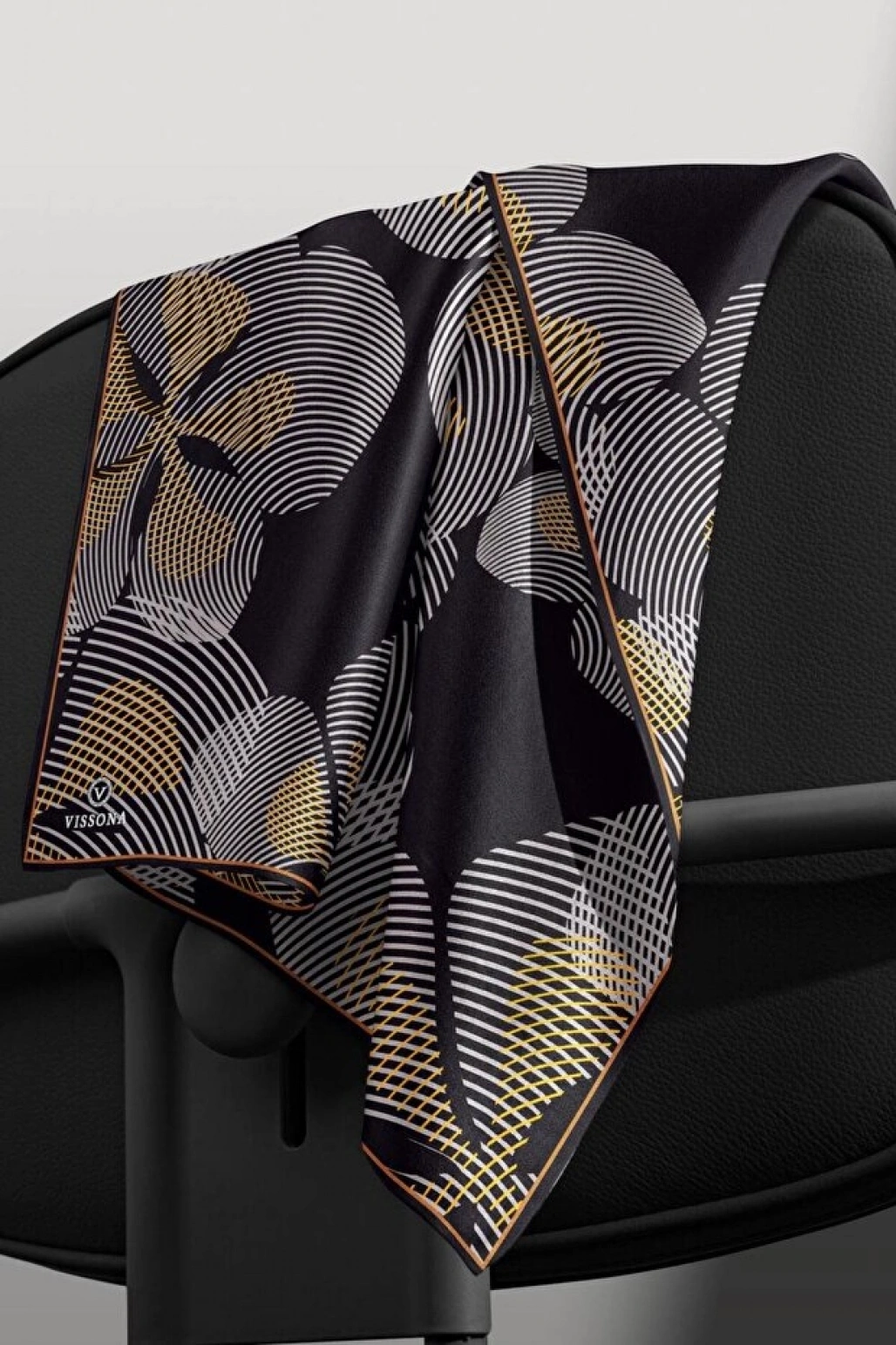 Vissona %100 Twill İpek Çizgili Çiçek Desenli Taba - Siyah Renkli 90x90 Eşarp Dikim Şekli : El Dikişi