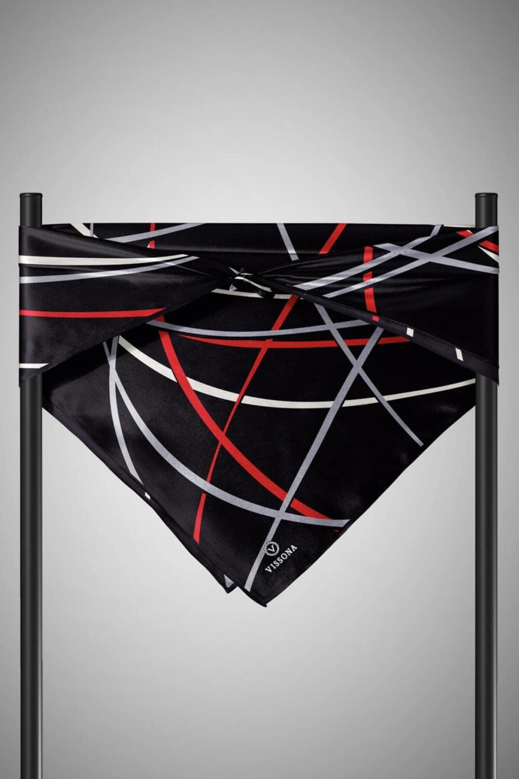 Vissona %100 Twill İpek Çizgili Desenli Siyah - Kırmızı Renkli 90x90 Eşarp Dikim Şekli : El Dikişi