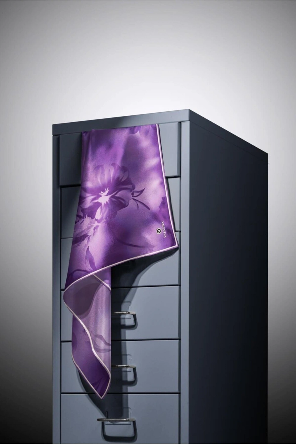 Vissona 100% Twill İpek Çiçek Desenli Lila Renkli 90x90 Dikim Şekli : El Dikişi Eşarp