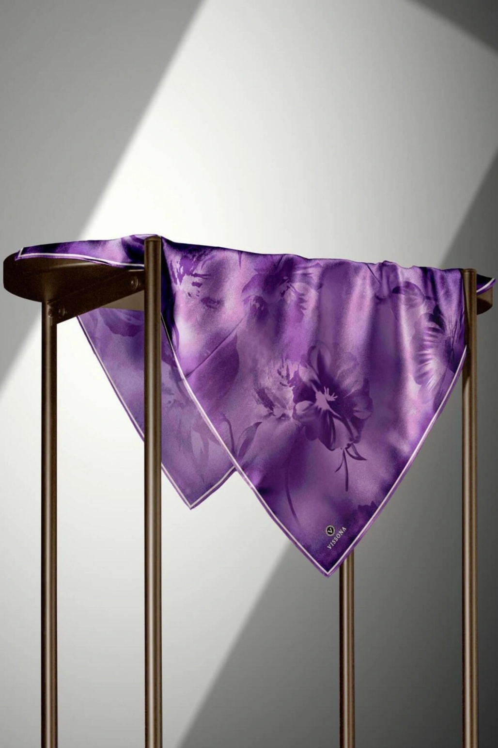 Vissona 100% Twill İpek Çiçek Desenli Lila Renkli 90x90 Dikim Şekli : El Dikişi Eşarp