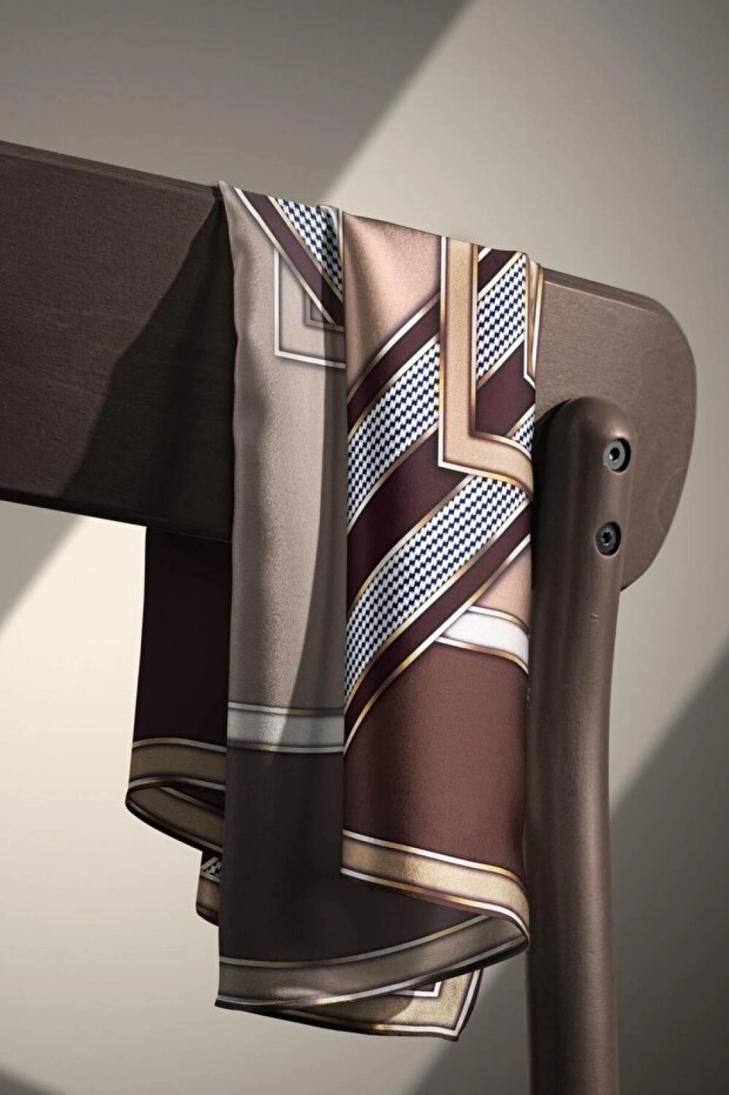 Vissona %100 Twill İpek Kareli Kazayaklı Desenli Kahverengi - Vizon Renkli 90x90 Eşarp Kenar Dikiş Şekli El