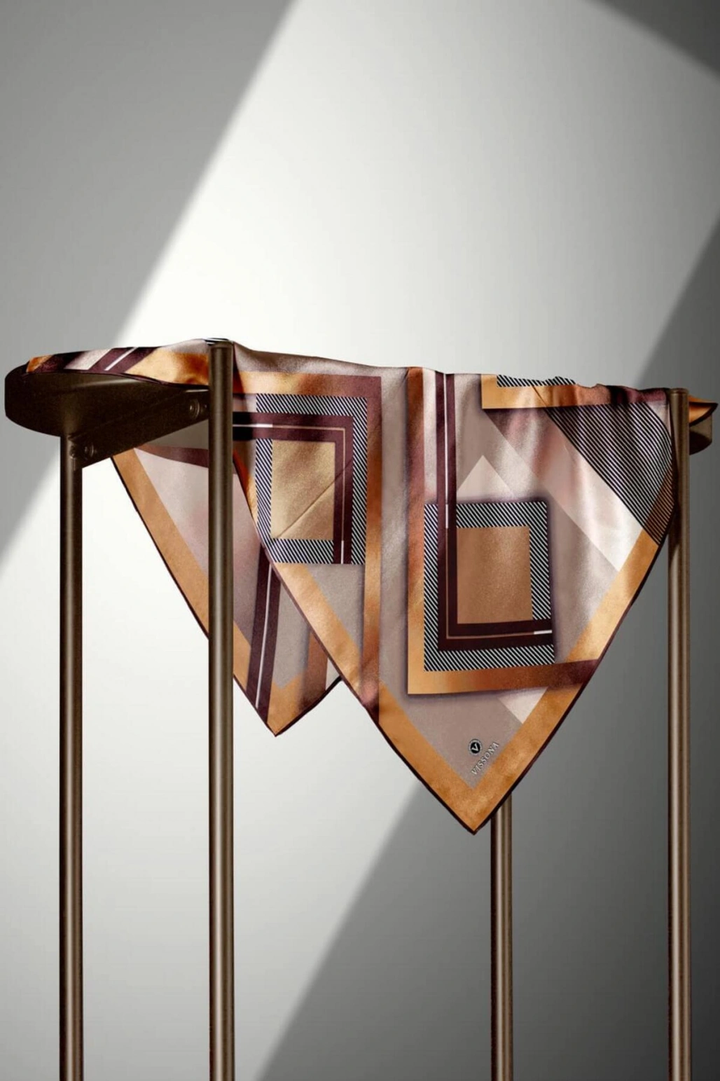 Vissona %100 Twill İpek Zebra Desenli Bej - Gold Renkli 90x90 Eşarp Dikim Şekli : El Dikişi