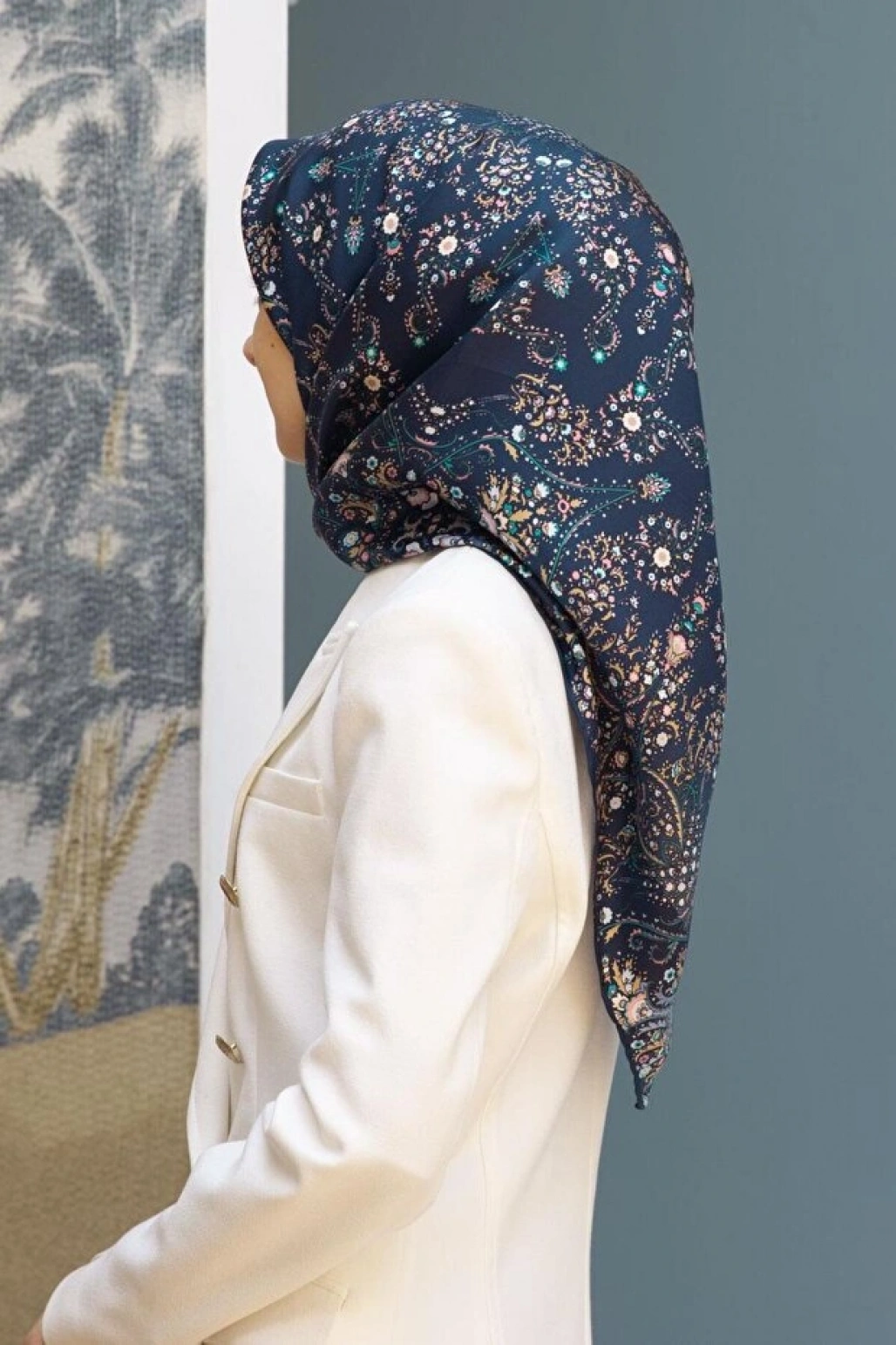 Vissona %100 Twill İpek Şal Desenli Lacivert - İndigo Renkli 90x90 Eşarp Dikim Şekli : El Dikişi