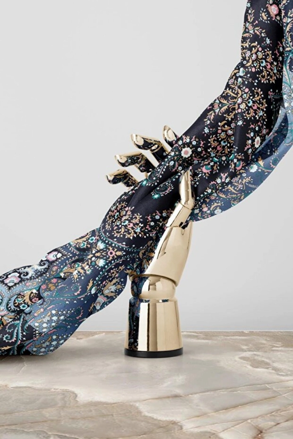 Vissona %100 Twill İpek Şal Desenli Lacivert - İndigo Renkli 90x90 Eşarp Dikim Şekli : El Dikişi