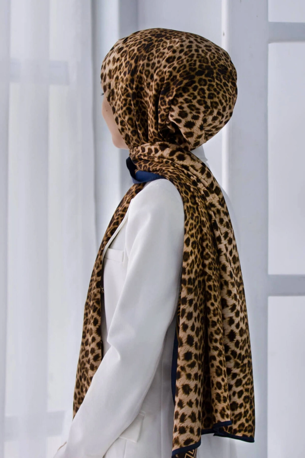 LÜKS MEDİNE BAROK BARDÜRLÜ LEOPAR DESENLİ HARDAL - LACİVERT RENKLİ 75X195 KIRIŞMAZ ŞAL MOSS KREP DİK