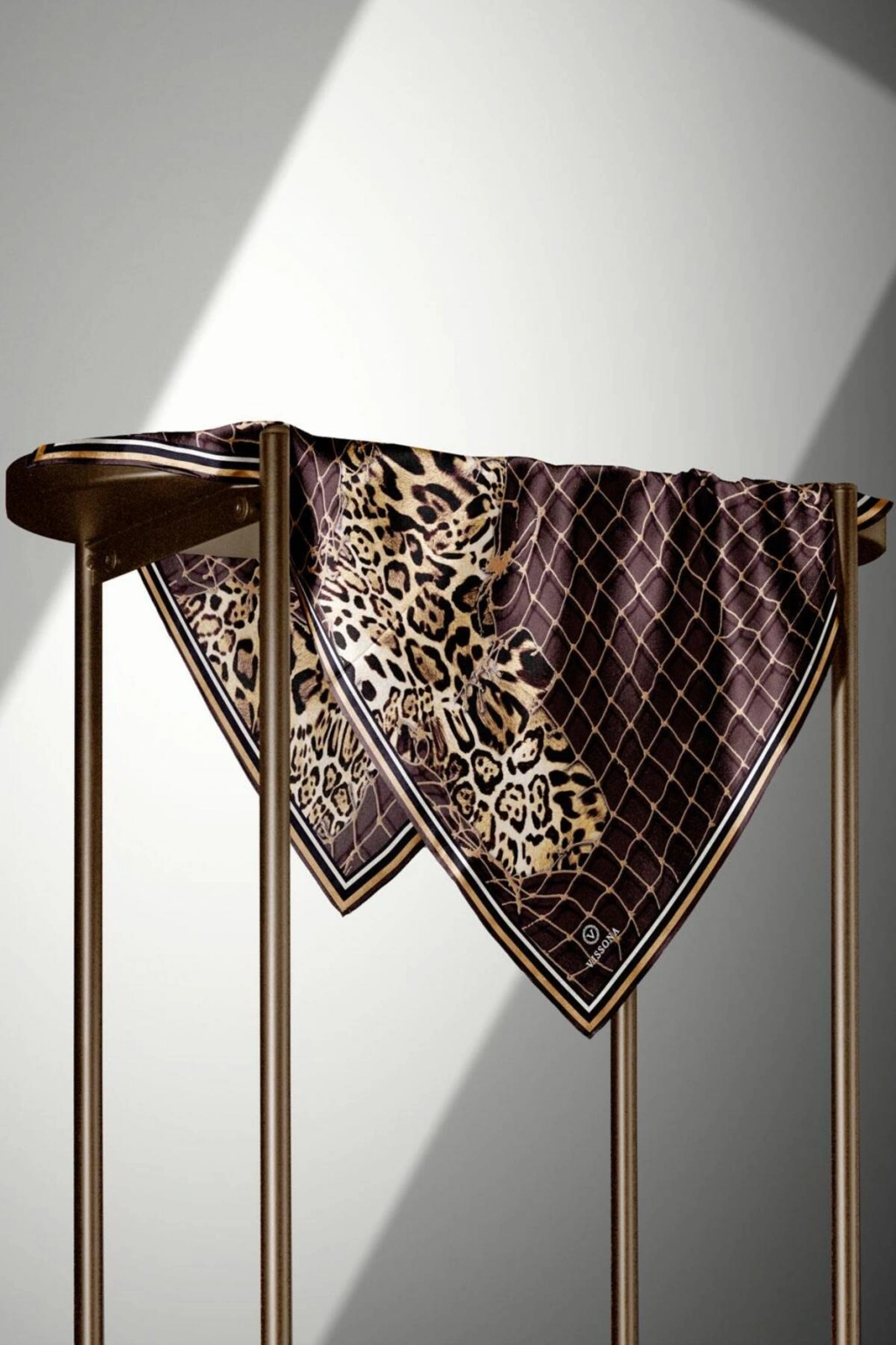 Vissona %100 Twill İpek Leopar Desenli Sütlükahverengi Renkli 90x90 Eşarp Dikim Şekli : El Dikişi