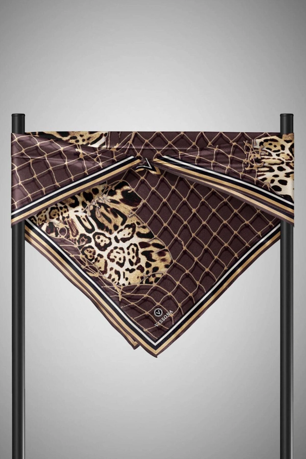 Vissona %100 Twill İpek Leopar Desenli Sütlükahverengi Renkli 90x90 Eşarp Dikim Şekli : El Dikişi