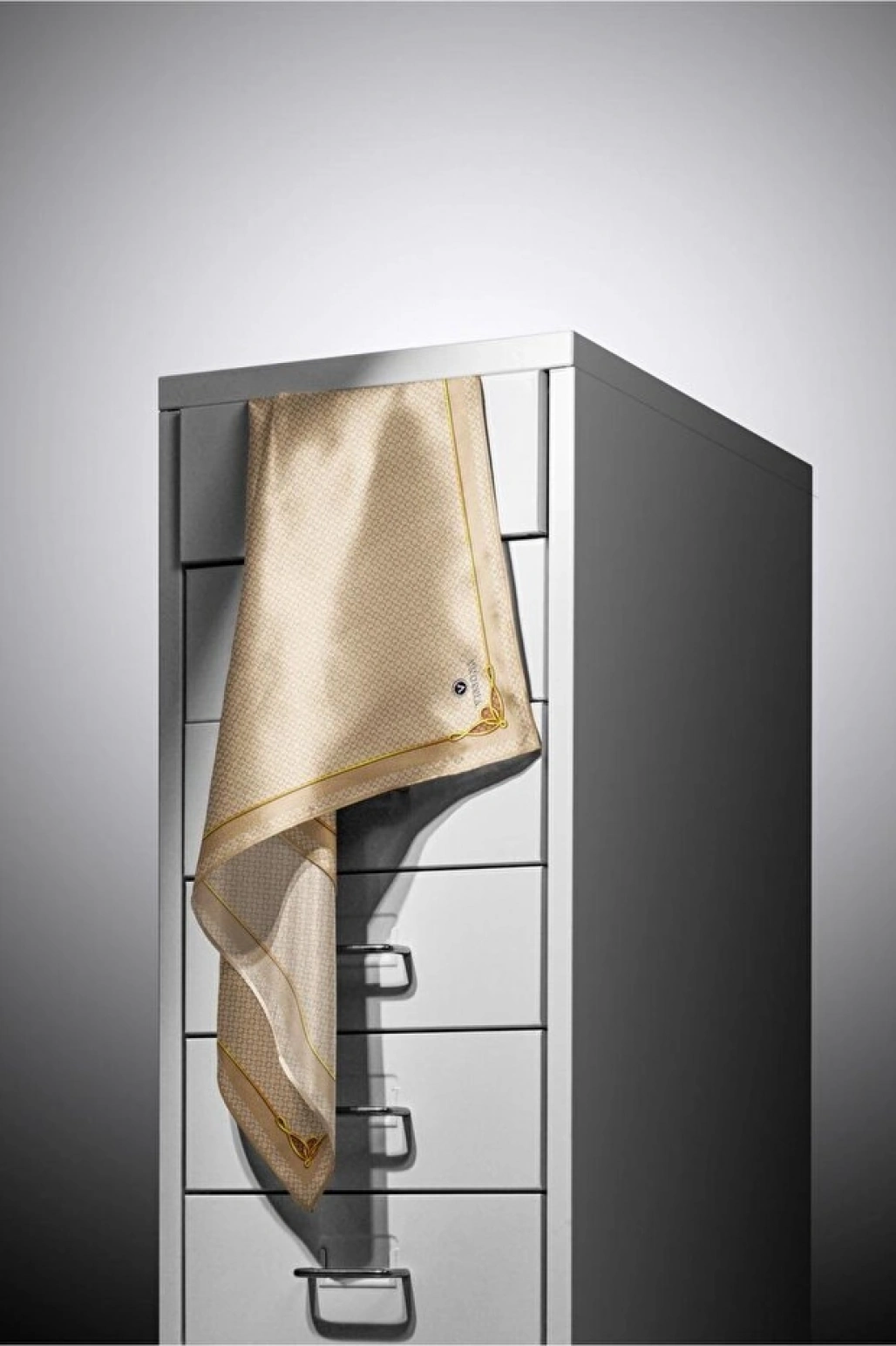 Vissona %100 Twill İpek Minik Motif Desenli Bej - Krem Renkli 90x90 Eşarp Dikim Şekli : El Dikişi