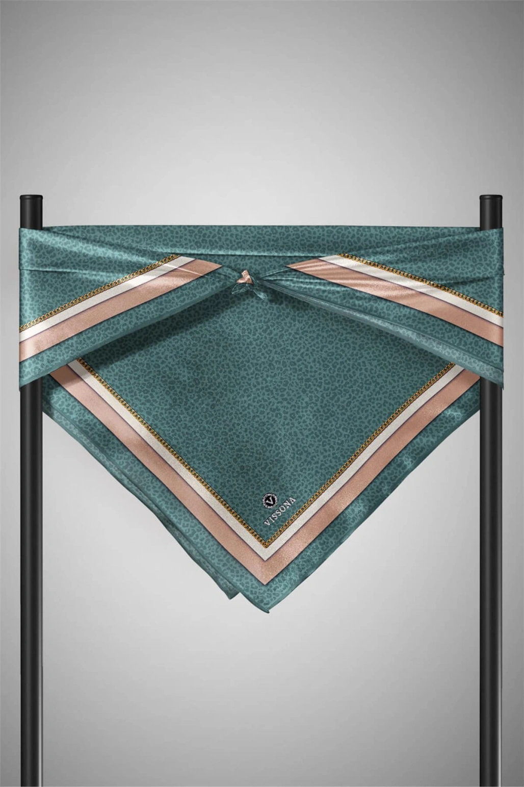 Vissona %100 Twill İpek Leopar Desenli Petrol Yeşili Renkli 90x90 Eşarp Dikim Şekli : El Dikişi