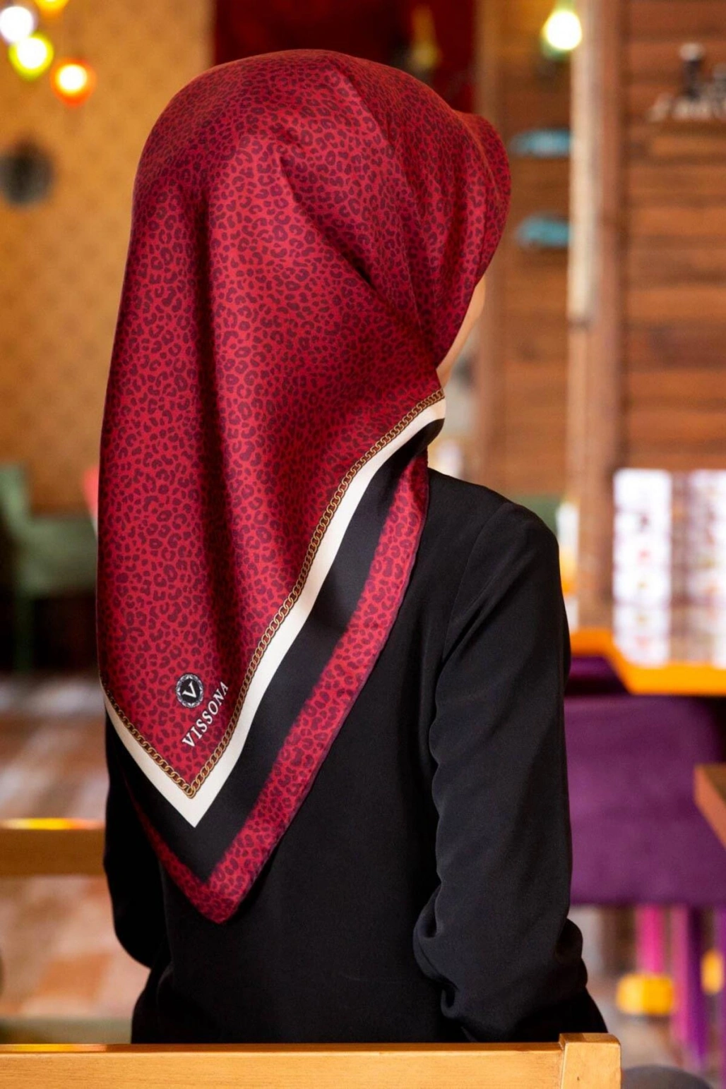 Vissona %100 Twill İpek Leopar Desenli Bordo Renkli 90x90 Eşarp Dikim Şekli : El Dikişi