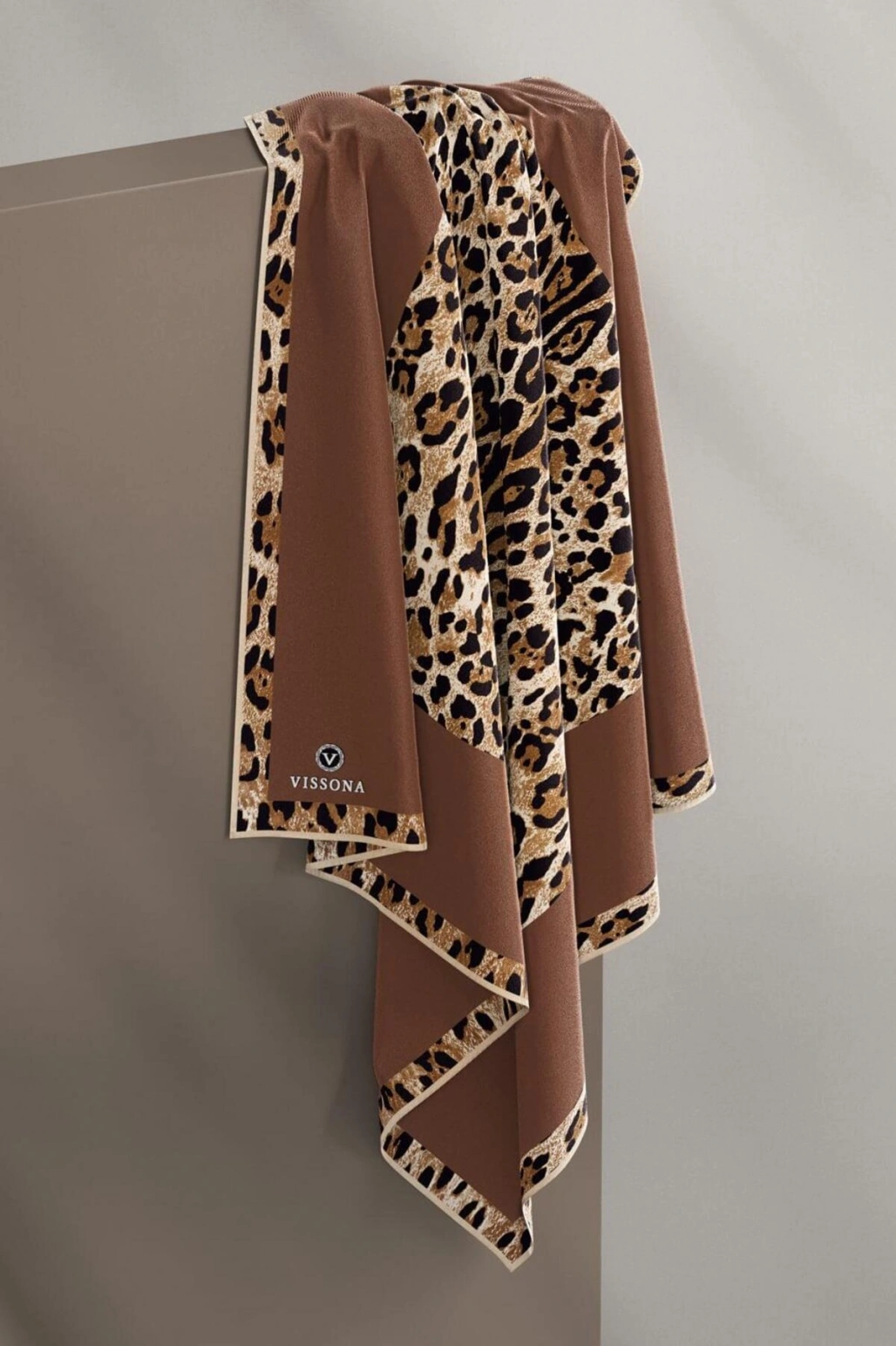 Vissona %100 Twill İpek Leopar Desenli Sütlü Kahve Renkli 90x90 Eşarp Dikim Şekli : El Dikişi