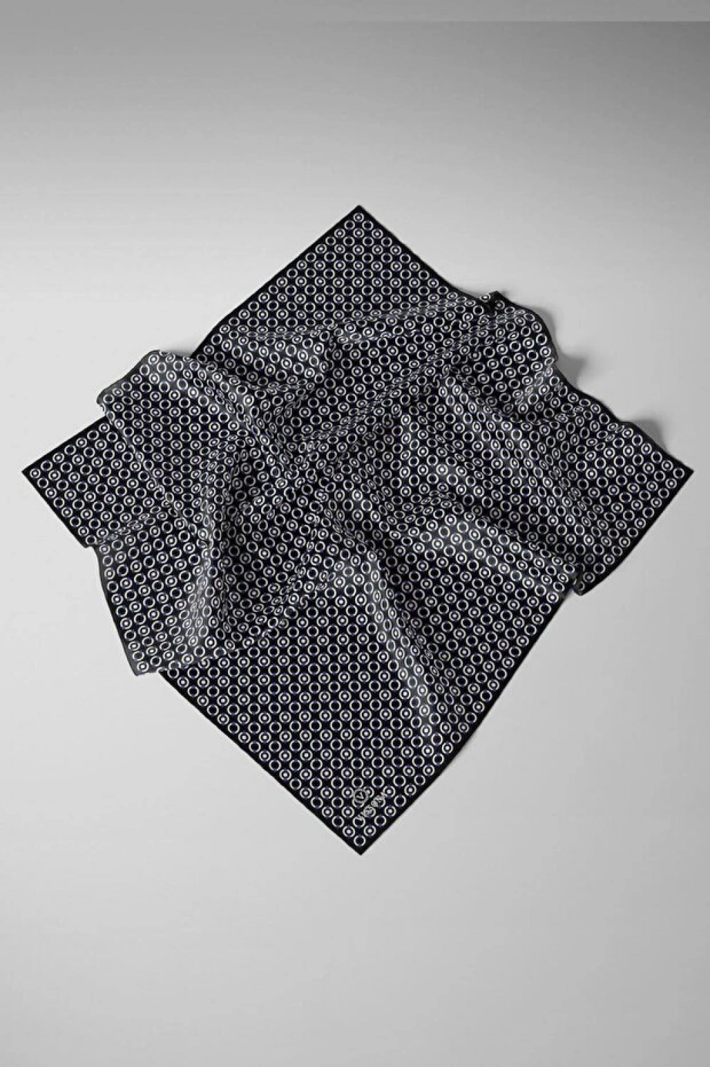 Vissona %100 Twill İpek Zincir Desenli Siyah - Saks Renkli 90x90 Eşarp Kenar Dikiş Şekli El Dikişli