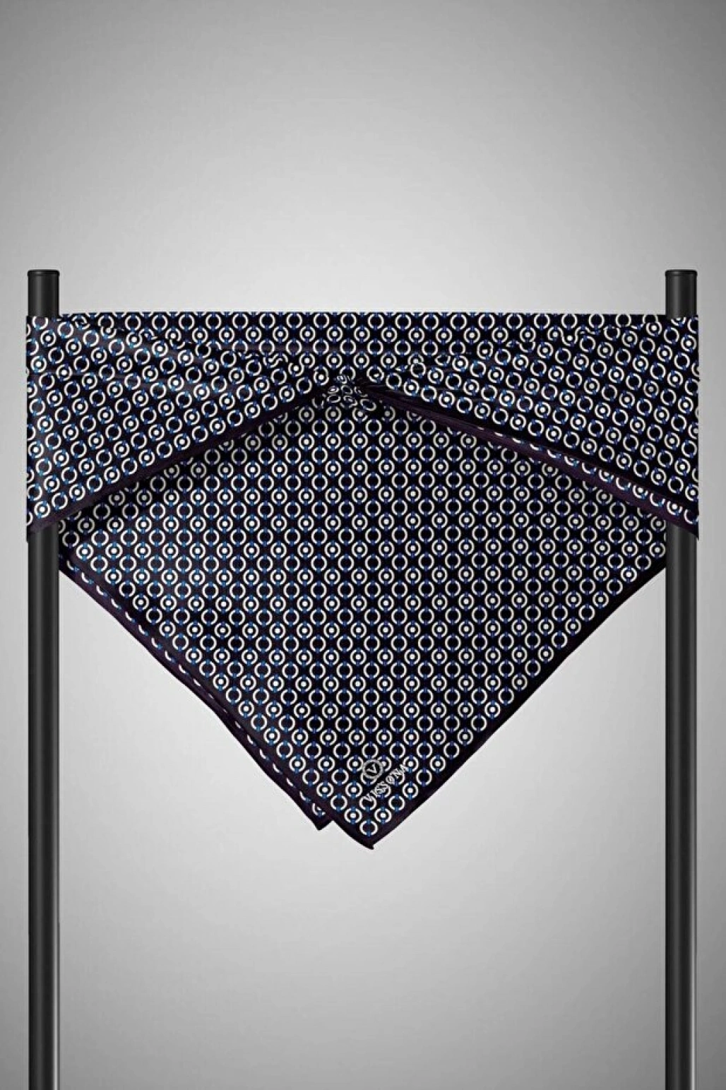 Vissona %100 Twill İpek Zincir Desenli Siyah - Saks Renkli 90x90 Eşarp Kenar Dikiş Şekli El Dikişli