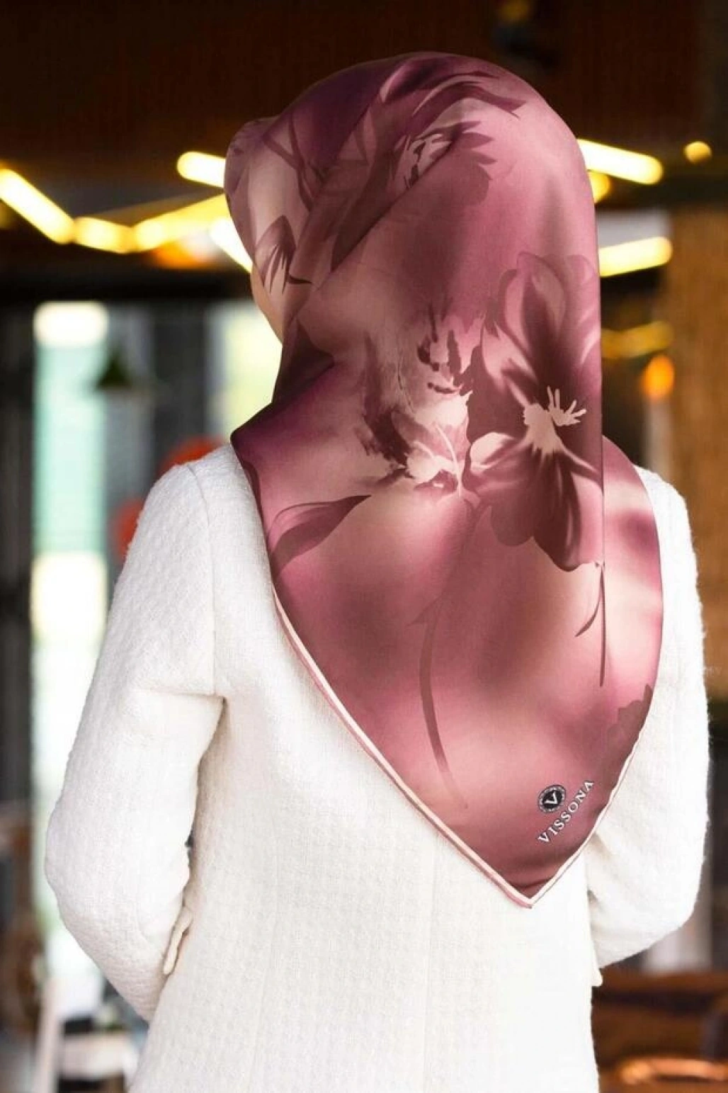 Vissona 100% Twill İpek Çiçek Desenli Pudra Renkli 90x90 Dikim Şekli : El Dikişi Eşarp