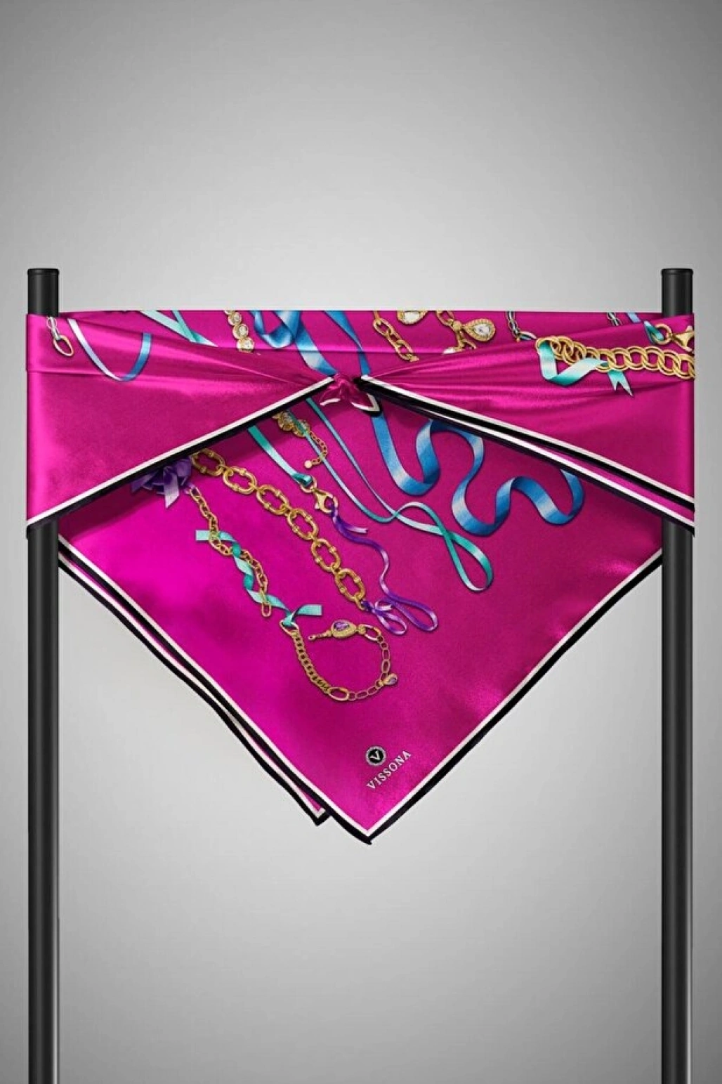 Vissona %100 Twill İpek Kurdele Ve Zincir Desenli Fuşya Renkli 90x90 Eşarp Dikim Şekli : El Dikişi