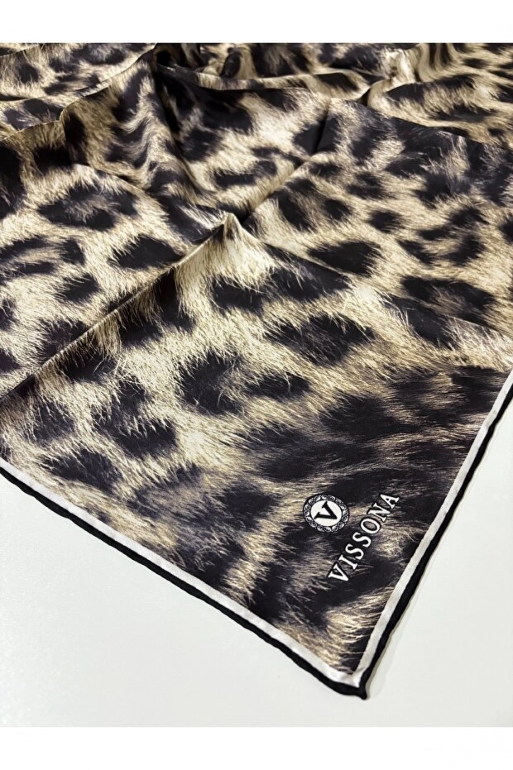 Vissona %100 Twill İpek Leopar Desenli Bej - Siyah Renkli 90x90 Eşarp Dikim Şekli : El Dikişi