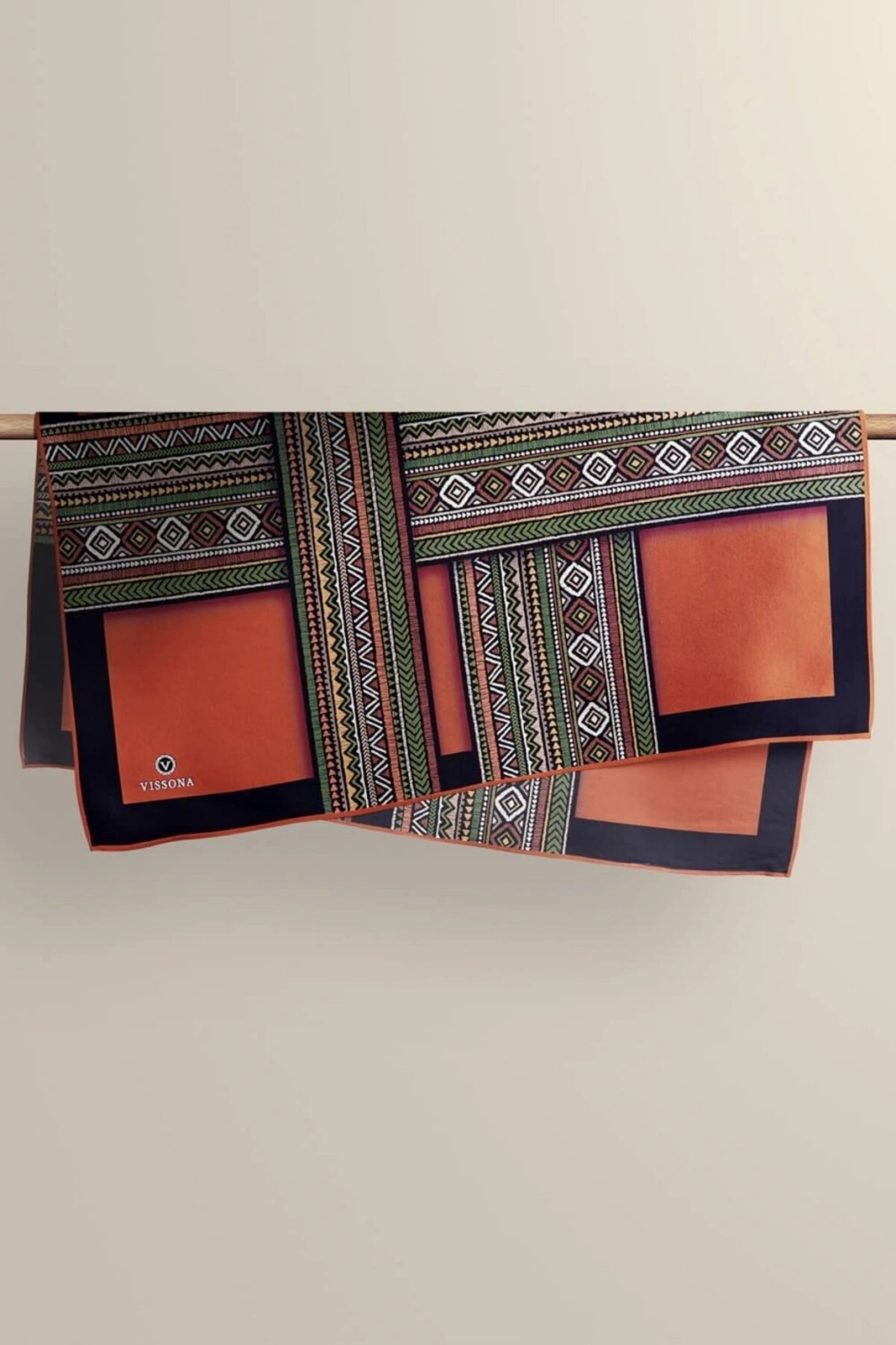 Vissona %100 Twill İpek Etnik Desenli Taba - Haki Renkli 90x90 Eşarp Dikim Şekli : El Dikişi