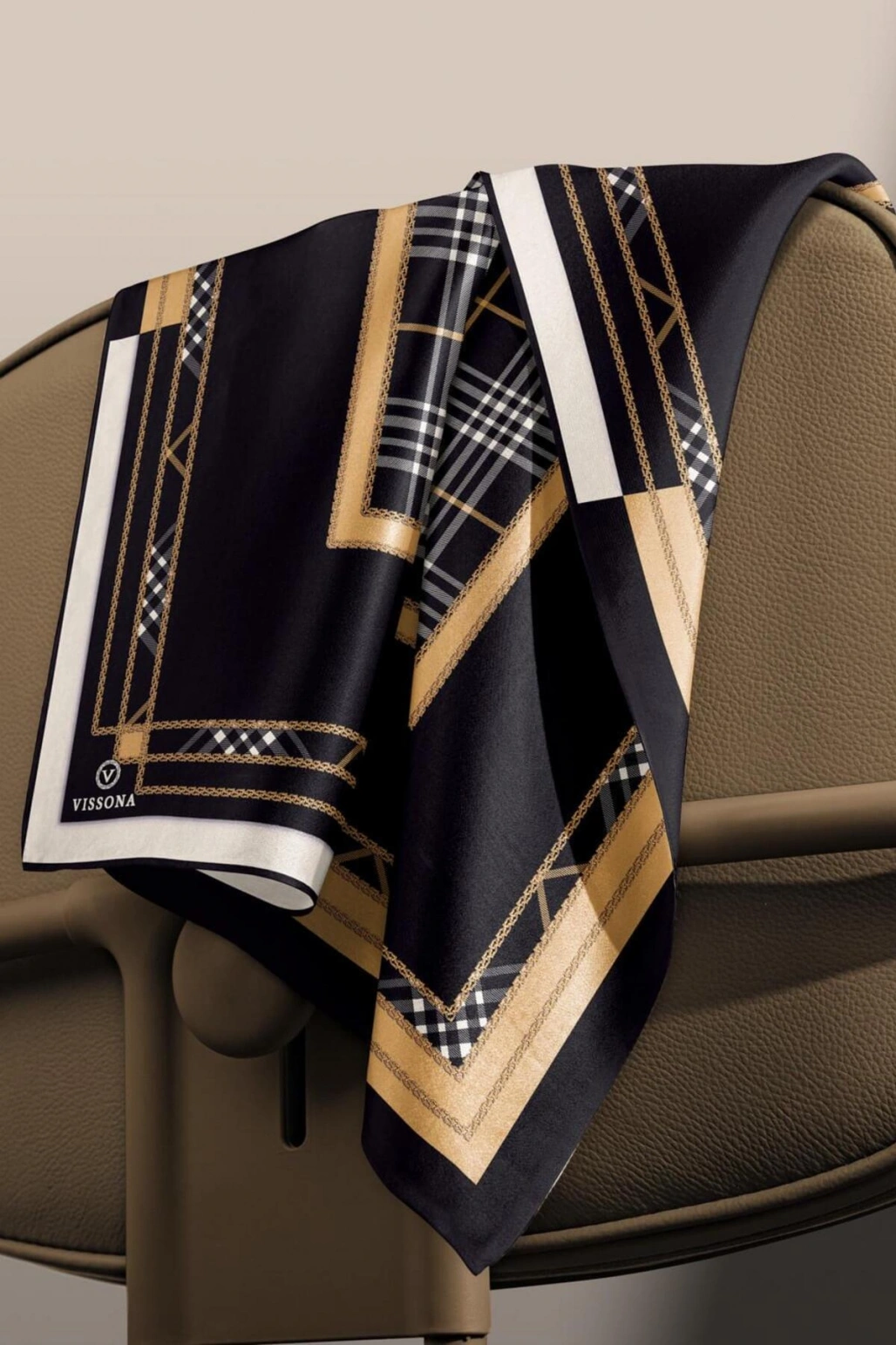 Vissona %100 Twill İpek Ekose Desenli Gold Renkli 90x90 Eşarp Dikim Şekli : El Dikişi