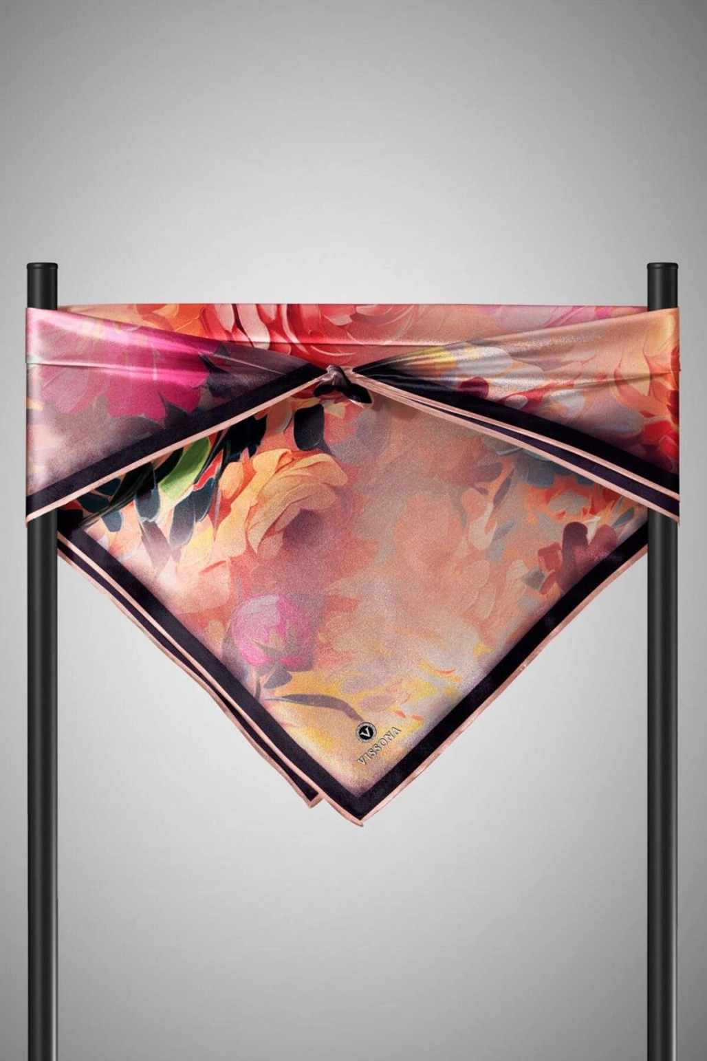 Vissona %100 Twill İpek Dumanlı Çiçek Desenli Somon Renkli 90x90 Eşarp Kenar Dikiş Şekli El Dikişli