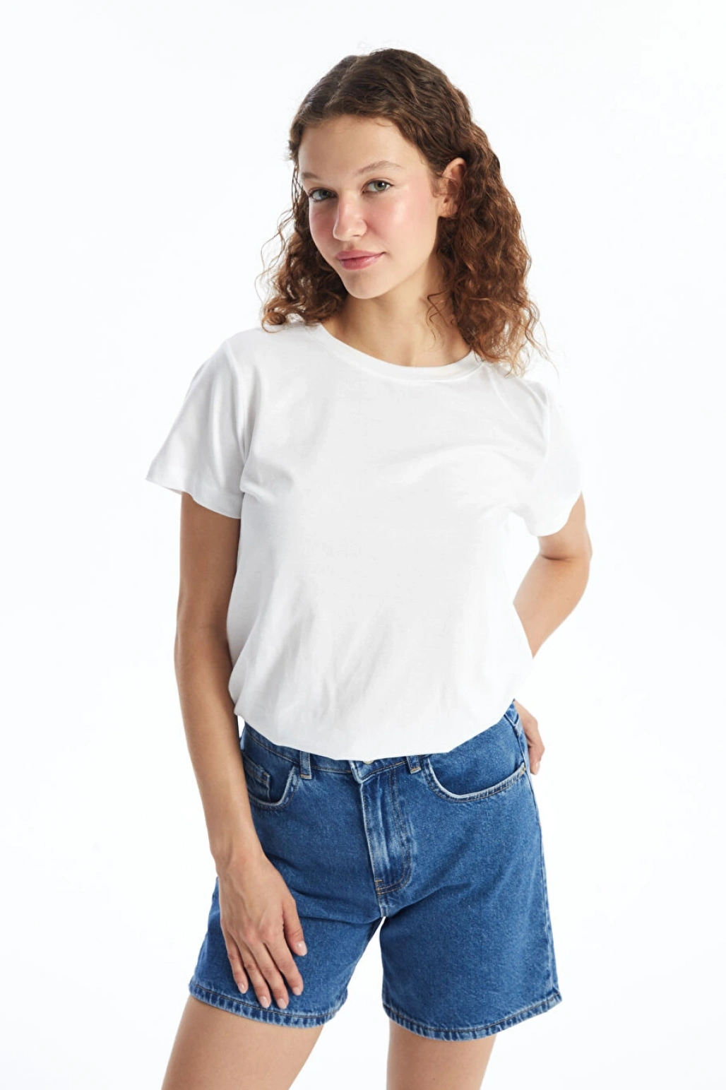 LCW Vision Beyaz Bisiklet Yaka Düz Kısa Kollu Kadın Tişört