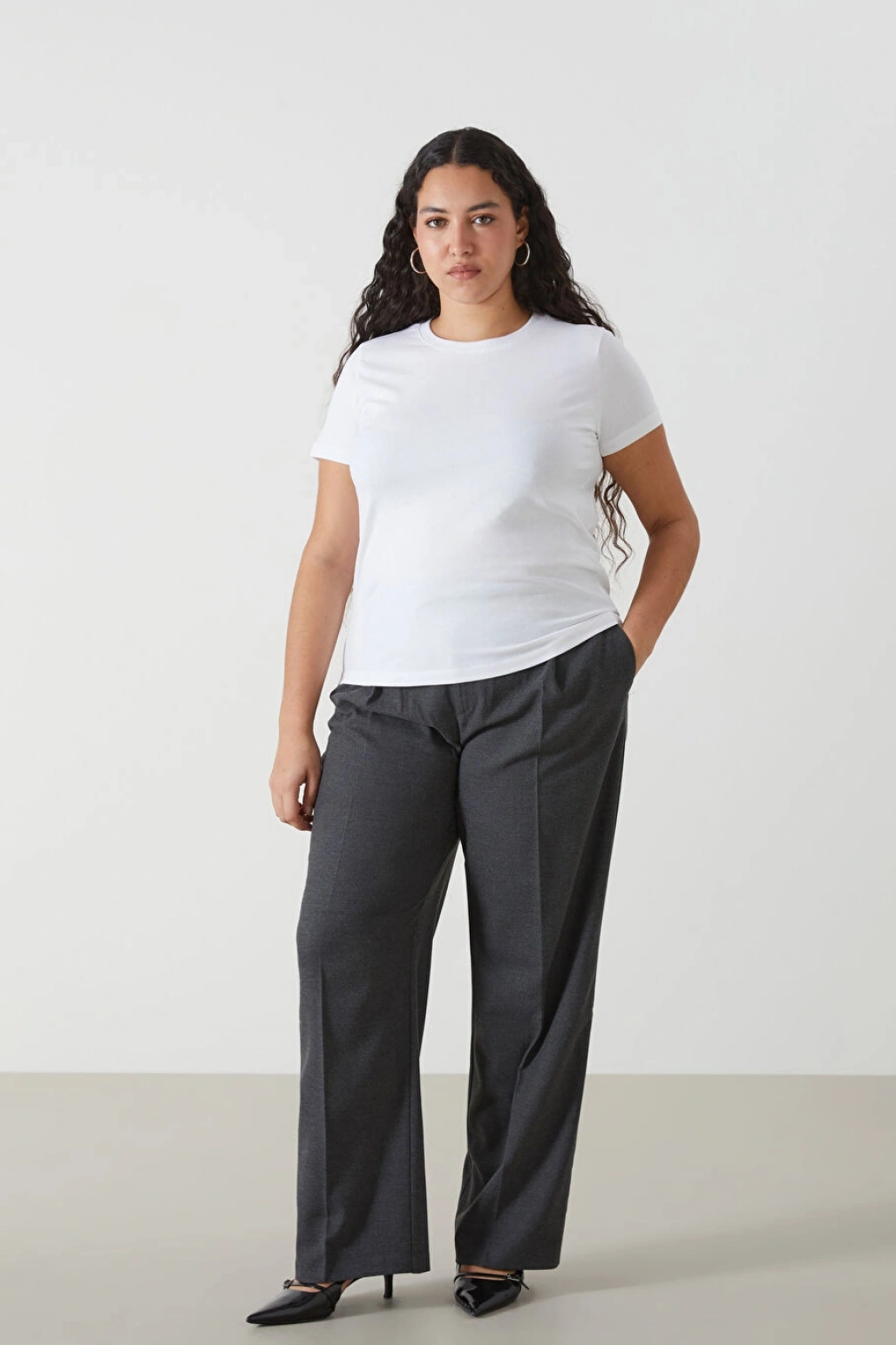 LCW Vision Beyaz Bisiklet Yaka Düz Kısa Kollu Kadın Tişört