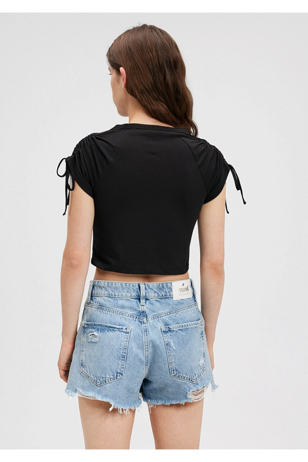 Mavi Omuz Detaylı Crop Siyah Tişört Slim Fit / Dar Kesim