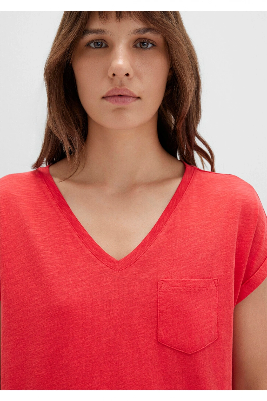 Mavi V Yaka Kırmızı Basic Tişört Loose Fit / Bol Rahat Kesim